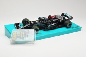 Mercedes AMG Petronas W12 E Performance #44 L. Hamilton Russian GP 2021 Minichamps 1:18 113211544 Metall — bild 2 av 6