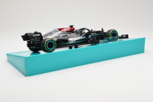 Mercedes AMG Petronas W12 E Performance #44 L. Hamilton Russian GP 2021 Minichamps 1:18 113211544 Metall — bild 3 av 6