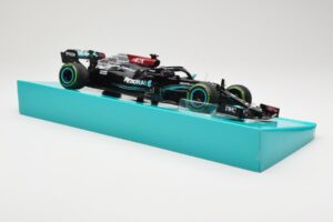 Mercedes AMG Petronas W12 E Performance #44 L. Hamilton Russian GP 2021 Minichamps 1:18 113211544 Metall — bild 4 av 6