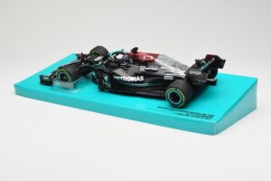 Mercedes AMG Petronas W12 E Performance #44 L. Hamilton Russian GP 2021 Minichamps 1:18 113211544 Metall — bild 5 av 6