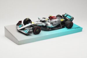 Mercedes AMG Petronas W13 E Performance #44 L. Hamilton 2022 Minichamps 1:18 113220044 Metall — bild 2 av 6