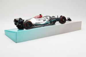 Mercedes AMG Petronas W13 E Performance #44 L. Hamilton 2022 Minichamps 1:18 113220044 Metall — bild 3 av 6