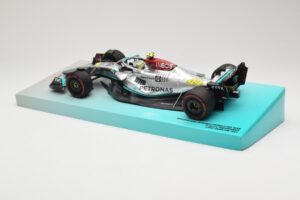 Mercedes AMG Petronas W13 E Performance #44 L. Hamilton 2022 Minichamps 1:18 113220044 Metall — bild 5 av 6
