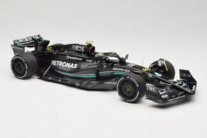 Mercedes AMG Petronas W14 E Performance #44 L. Hamilton Bahrain GP 2023 Minichamps 1:18 110230144 Metall — bild 4 av 6