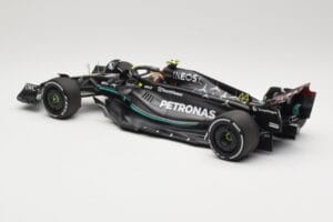 Mercedes AMG Petronas W14 E Performance #44 L. Hamilton Bahrain GP 2023 Minichamps 1:18 110230144 Metall — bild 5 av 6