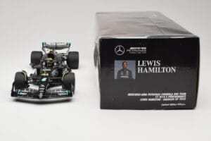 Mercedes AMG Petronas W14 E Performance #44 L. Hamilton Bahrain GP 2023 Minichamps 1:18 110230144 Metall — bild 6 av 6