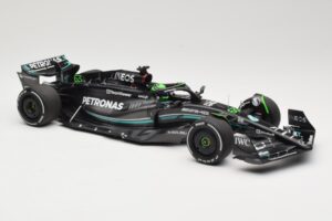 Mercedes AMG Petronas W14 E Performance #63 G. Russell Bahrain GP 2023 Minichamps 1:18 110230163 Metall — bild 4 av 6