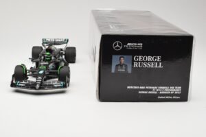 Mercedes AMG Petronas W14 E Performance #63 G. Russell Bahrain GP 2023 Minichamps 1:18 110230163 Metall — bild 6 av 6