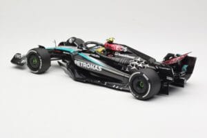 Mercedes AMG Petronas W15 E Performance #44 L. Hamilton 2024 Minichamps 1:18 110240144 Metall — bild 3 av 6