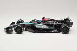 Mercedes AMG Petronas W15 E Performance #63 G. Russell Winner Austrian GP 2024 Minichamps 1:18 110241163 Metall — bild 3 av 6