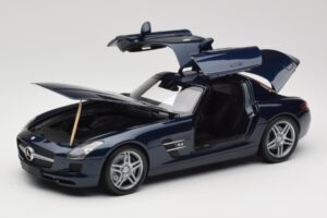Mercedes SLS AMG C197 Blue Metallic Minichamps 1:18 180039021 Metall — bild 2 av 8