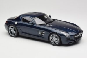 Mercedes SLS AMG C197 Blue Metallic Minichamps 1:18 180039021 Metall — bild 6 av 8