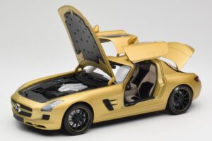 Mercedes AMG SLS C197 Guld Minichamps 1:18 100039024 Metall — bild 2 av 8