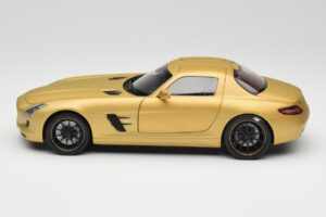 Mercedes AMG SLS C197 Guld Minichamps 1:18 100039024 Metall — bild 4 av 8