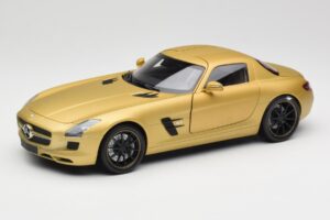 Mercedes AMG SLS C197 Guld Minichamps 1:18 100039024 Metall