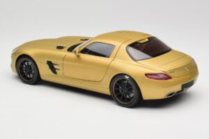 Mercedes AMG SLS C197 Guld Minichamps 1:18 100039024 Metall — bild 7 av 8