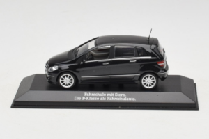 Mercedes B-Class W245 Trafikskola Svart Minichamps 1:43 MB005 Metall