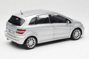 Mercedes B-Class W245 Silver Kyosho 1:18 B66962326 Metall — bild 3 av 8