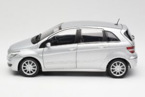 Mercedes B-Class W245 Silver Kyosho 1:18 B66962326 Metall — bild 4 av 8