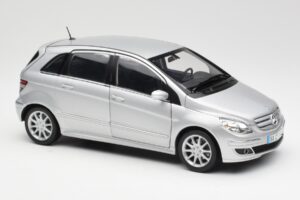 Mercedes B-Class W245 Silver Kyosho 1:18 B66962326 Metall — bild 6 av 8