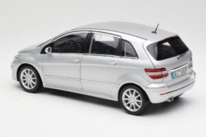 Mercedes B-Class W245 Silver Kyosho 1:18 B66962326 Metall — bild 7 av 8