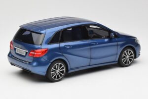 Mercedes B-Class W246 Lotus Blå Metallic Norev 1:18 B66961410 Metall — bild 3 av 8
