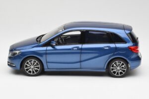 Mercedes B-Class W246 Lotus Blå Metallic Norev 1:18 B66961410 Metall — bild 4 av 8