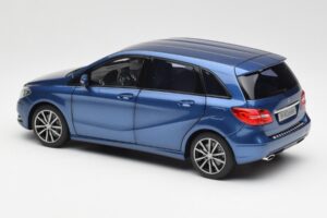 Mercedes B-Class W246 Lotus Blå Metallic Norev 1:18 B66961410 Metall — bild 7 av 8