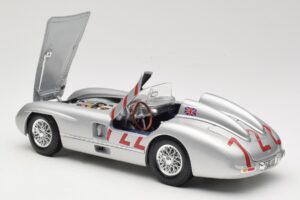 Mercedes 300 SLR W196S #722 S. Moss / D. Jenkinson Mille Miglia Winner 1955 Maisto 1:18 536887 Metall — bild 5 av 8