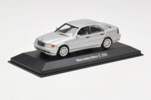 Mercedes C 200 W202 Iridium Silver Minichamps 1:43 B66040488 Metall — bild 2 av 4