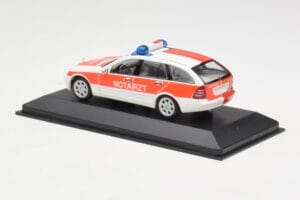 Mercedes C-Class S203 Notarzt Minichamps 1:43 430030190 Metall — bild 3 av 4