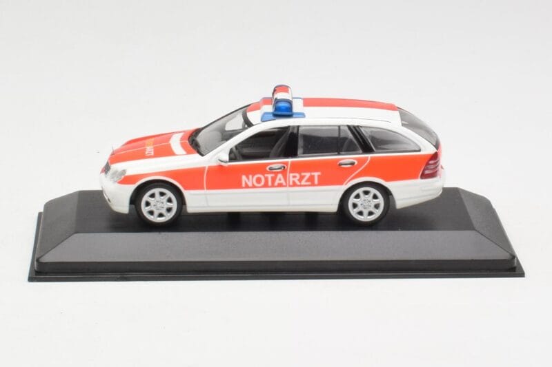 Mercedes C-Class S203 Notarzt Minichamps 1:43 Mercedes C-Class S203 Notarzt Minichamps 1:43 430030190 Metall