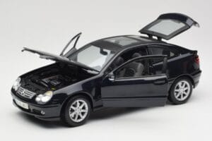 Mercedes C-Class Sports Coupe CL203 Blå Maisto 1:18 B66962124 Metall — bild 2 av 8