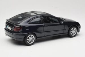 Mercedes C-Class Sports Coupe CL203 Blå Maisto 1:18 B66962124 Metall — bild 3 av 8