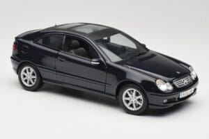 Mercedes C-Class Sports Coupe CL203 Blå Maisto 1:18 B66962124 Metall — bild 6 av 8