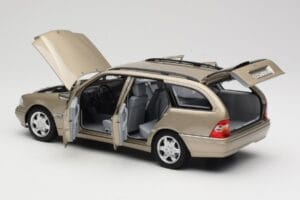 Mercedes C-Class T-Model W202 Smoke Silver Norev 1:18 183388 Metall — bild 4 av 8