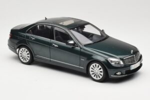 Mercedes C-Class W204 Avantgarde Mörkgrön AUTOart 1:18 B66962366 Metall — bild 6 av 8
