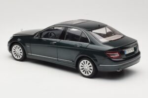Mercedes C-Class W204 Avantgarde Mörkgrön AUTOart 1:18 B66962366 Metall — bild 7 av 8