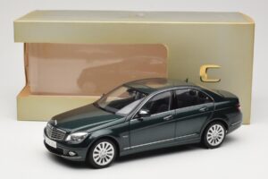 Mercedes C-Class W204 Avantgarde Mörkgrön AUTOart 1:18 B66962366 Metall — bild 8 av 8