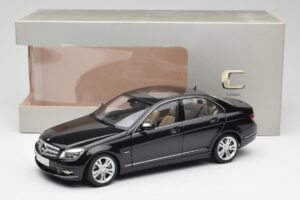 Mercedes C-Class W204 Avantgarde Obsidian Svart AUTOart 1:18 76264-R1 Metall — bild 8 av 8