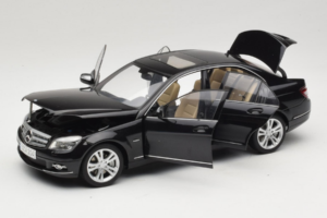 Mercedes C-Class W204 Obsidian Black AUTOart 1:18 B66962367 Metall — bild 2 av 8