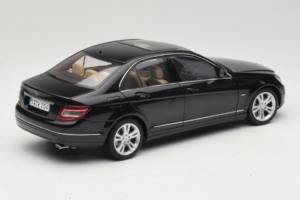 Mercedes C-Class W204 Obsidian Black AUTOart 1:18 B66962367 Metall — bild 3 av 8