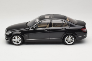 Mercedes C-Class W204 Obsidian Black AUTOart 1:18 B66962367 Metall — bild 4 av 8