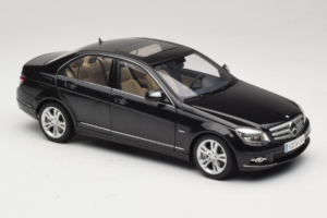 Mercedes C-Class W204 Obsidian Black AUTOart 1:18 B66962367 Metall — bild 6 av 8