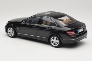 Mercedes C-Class W204 Obsidian Black AUTOart 1:18 B66962367 Metall — bild 7 av 8