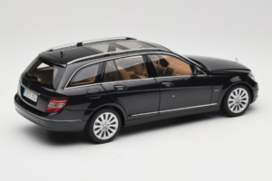 Mercedes C-Class W204 Estate Obsidian Black AUTOart 1:18 B66962349 Metall — bild 3 av 8