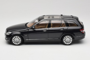 Mercedes C-Class W204 Estate Obsidian Black AUTOart 1:18 B66962349 Metall — bild 4 av 8