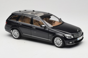 Mercedes C-Class W204 Estate Obsidian Black AUTOart 1:18 B66962349 Metall — bild 6 av 8