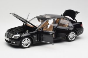 Mercedes C-Class W204 Obsidian Svart AUTOart 1:18 B66962365 Metall — bild 2 av 8
