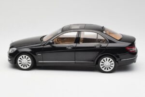Mercedes C-Class W204 Obsidian Svart AUTOart 1:18 B66962365 Metall — bild 4 av 8